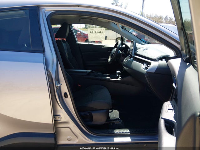 JTNKHMBX3L1088555 Toyota C-HR LE