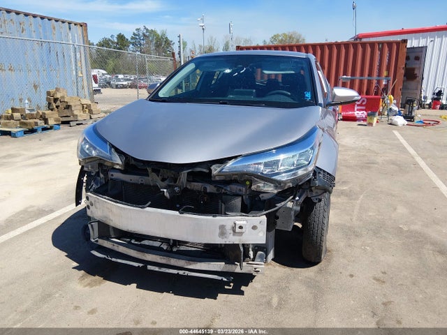 JTNKHMBX3L1088555 Toyota C-HR LE
