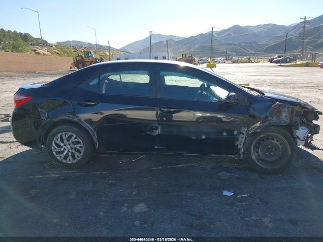 Toyota COROLLA LE 2018 5YFBURHE3JP803622 Image 14