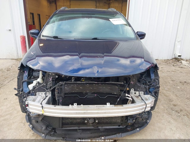 Продаж на аукціоні авто 2018 Chrysler Pacifica Touring L, vin: 2C4RC1BG6JR121105, номер лоту: 44645599