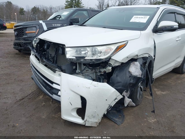 44645643 :رقم المزاد ، 5TDJZRFH5JS896130 vin ، 2018 Toyota Highlander Xle مزاد بيع