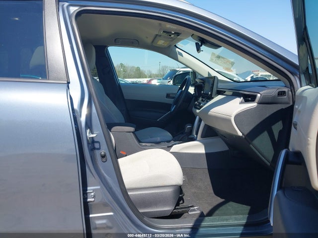 44645712 :رقم المزاد ، 7MUCAAAG4NV008625 vin ، 2022 Toyota Corolla Cross Le مزاد بيع