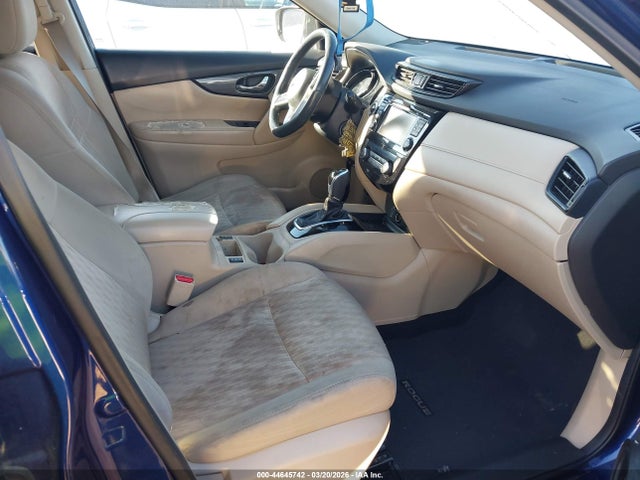2017 Nissan Rogue Sv მანქანა იყიდება აუქციონზე, vin: 5N1AT2MV0HC821196, აუქციონის ნომერი: 44645742