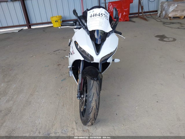 2025 TRIUMPH MOTORCYCLE DAYTONA SMTL23UFXSTBU1574 Photo 4