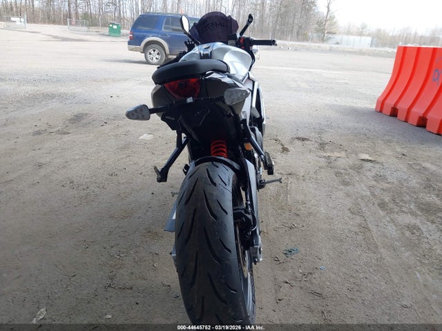2025 TRIUMPH MOTORCYCLE DAYTONA SMTL23UFXSTBU1574 Photo 5