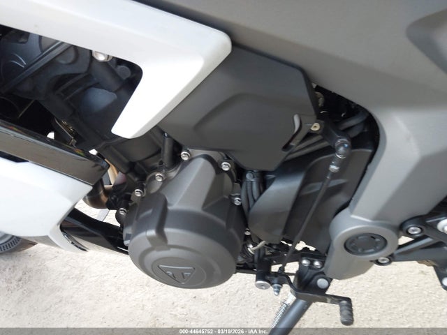 2025 TRIUMPH MOTORCYCLE DAYTONA SMTL23UFXSTBU1574 Photo 8