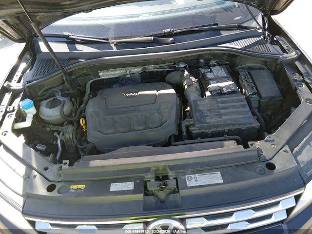 44645780 :رقم المزاد ، 3VV3B7AX5JM002953 vin ، 2018 Volkswagen Tiguan مزاد بيع