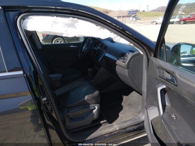 44645780 :رقم المزاد ، 3VV3B7AX5JM002953 vin ، 2018 Volkswagen Tiguan مزاد بيع