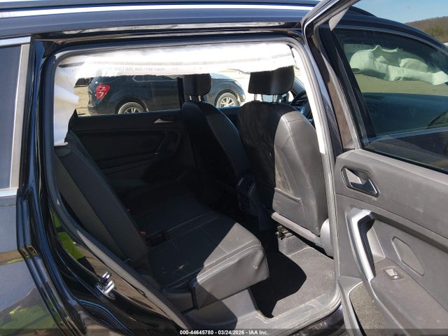 44645780 :رقم المزاد ، 3VV3B7AX5JM002953 vin ، 2018 Volkswagen Tiguan مزاد بيع