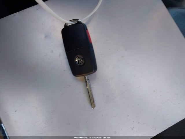 3VWDB7AJXJM215120 Volkswagen Jetta 1.4t Se/1.4t Wolfsburg Edition