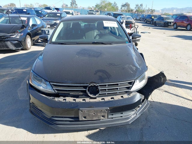 3VWDB7AJXJM215120 Volkswagen Jetta 1.4t Se/1.4t Wolfsburg Edition
