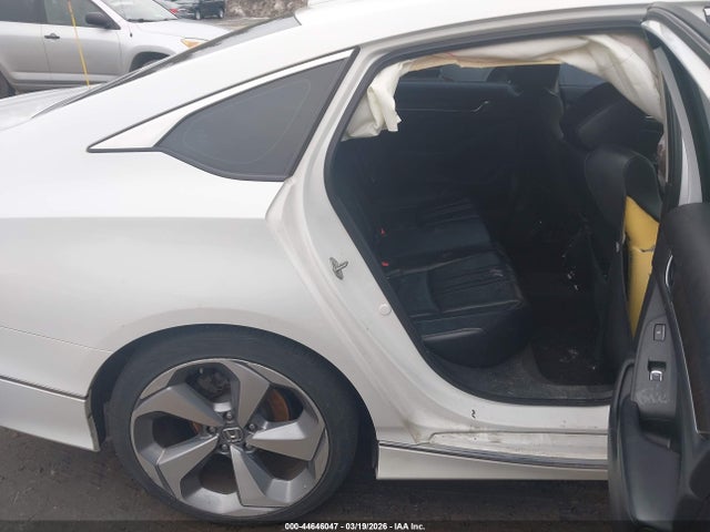 1HGCV1F98JA025591 Honda Accord Touring