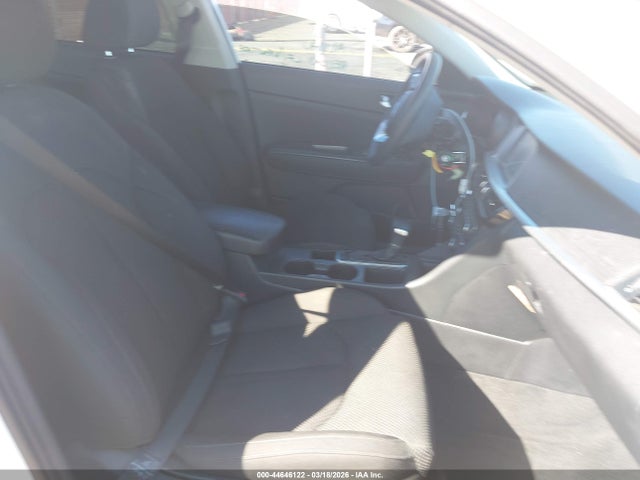 5XXGT4L33LG446570 KIA Optima Lx