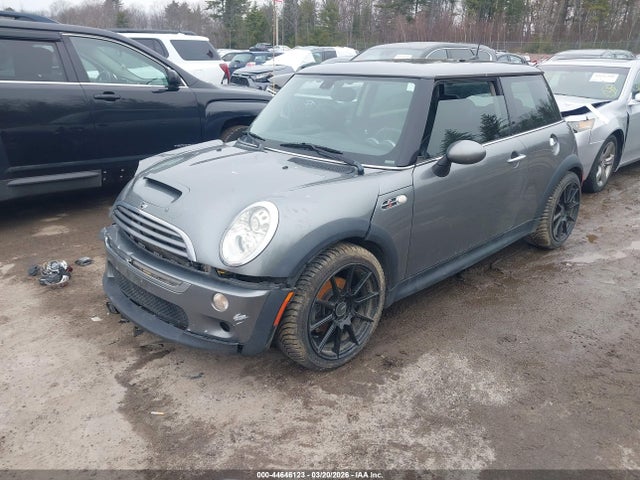 2006 MINI COOPER S WMWRE335X6TJ36125 Photo 1