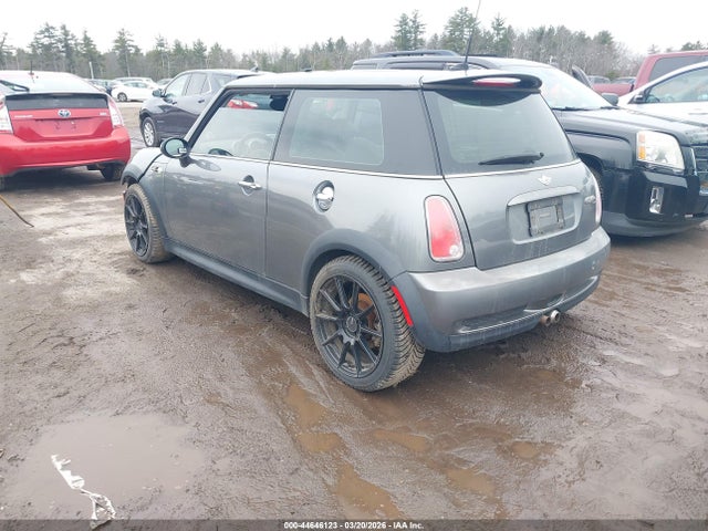 2006 MINI COOPER S WMWRE335X6TJ36125 Photo 2
