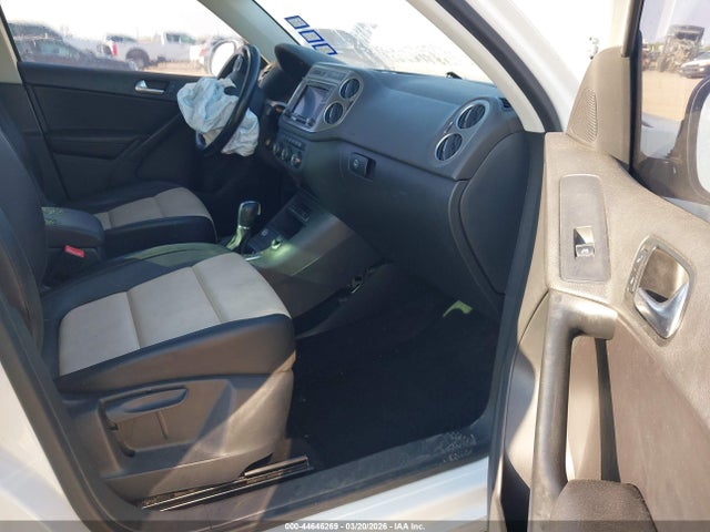 2017 VOLKSWAGEN TIGUAN WVGAV7AX8HK001841 Photo 4