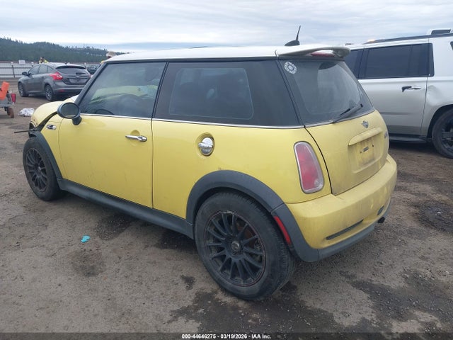 2005 MINI COOPER S WMWRE33465TD91833 Photo 2