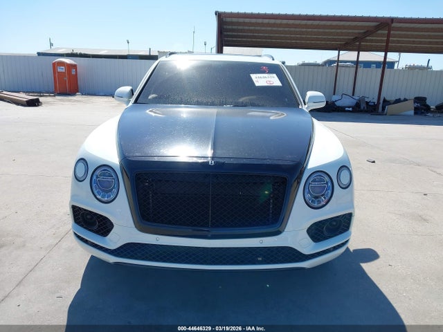 2017 Bentley Bentayga W12/w12 First Edition მანქანა იყიდება აუქციონზე, vin: SJAAC2ZV6HC015460, აუქციონის ნომერი: 44646329
