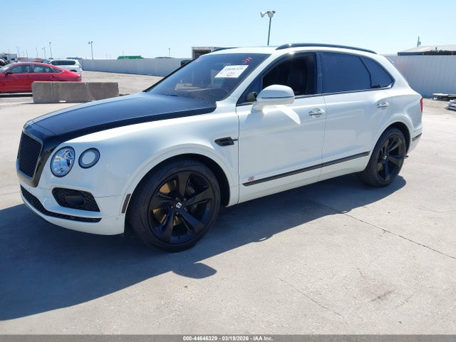 2017 Bentley Bentayga W12/w12 First Edition მანქანა იყიდება აუქციონზე, vin: SJAAC2ZV6HC015460, აუქციონის ნომერი: 44646329