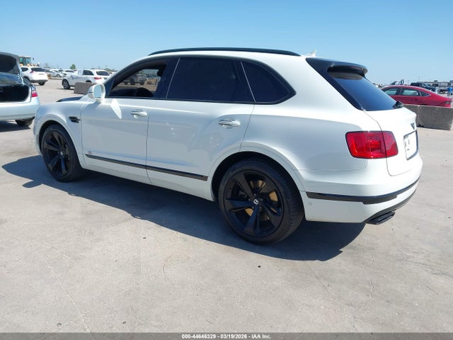 2017 Bentley Bentayga W12/w12 First Edition მანქანა იყიდება აუქციონზე, vin: SJAAC2ZV6HC015460, აუქციონის ნომერი: 44646329