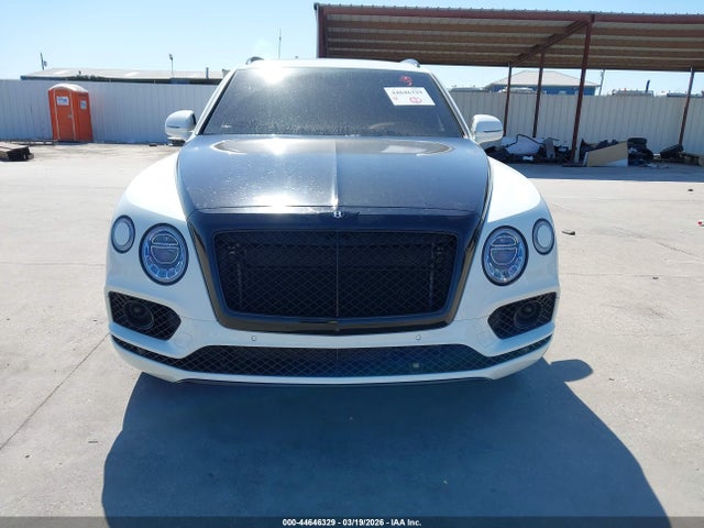 2017 Bentley Bentayga W12/w12 First Edition მანქანა იყიდება აუქციონზე, vin: SJAAC2ZV6HC015460, აუქციონის ნომერი: 44646329