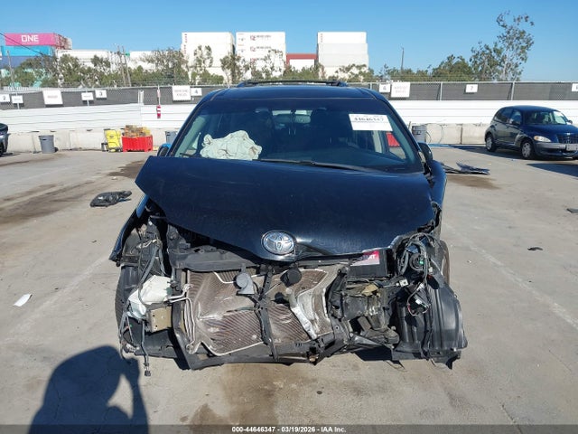 5TDXK3DC9FS617739 Toyota Sienna Se 8 Passenger