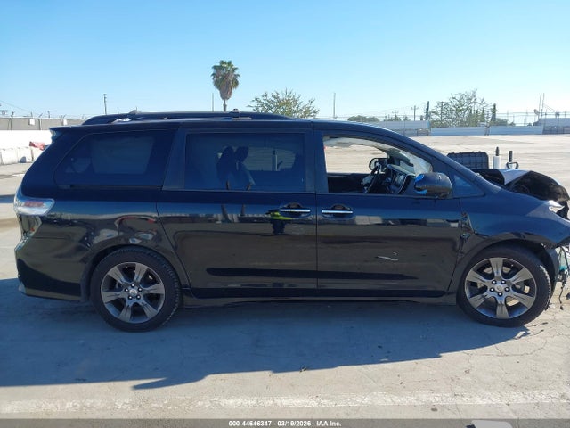 5TDXK3DC9FS617739 Toyota Sienna Se 8 Passenger