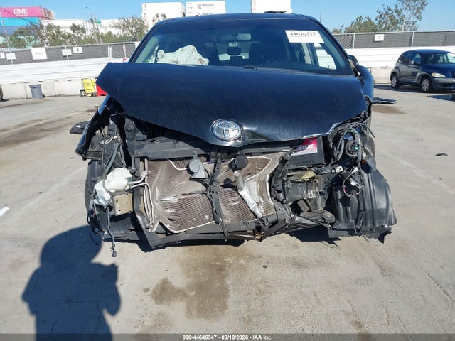 5TDXK3DC9FS617739 Toyota Sienna Se 8 Passenger