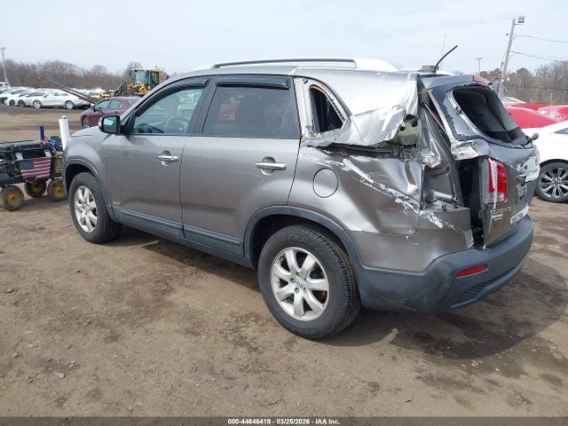 2013 KIA SORENTO 5XYKTDA60DG423039 Photo 2