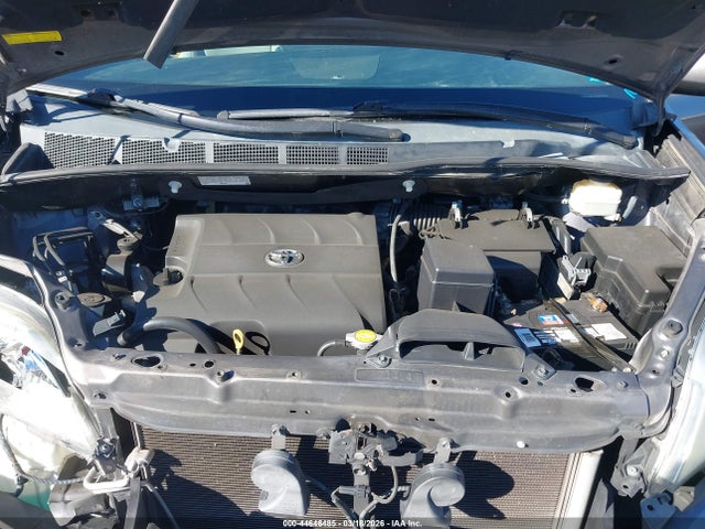 5TDYK3DC5GS709484 Toyota Sienna Xle 8 Passenger