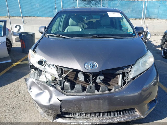 5TDYK3DC5GS709484 Toyota Sienna Xle 8 Passenger
