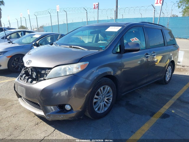 5TDYK3DC5GS709484 Toyota Sienna Xle 8 Passenger