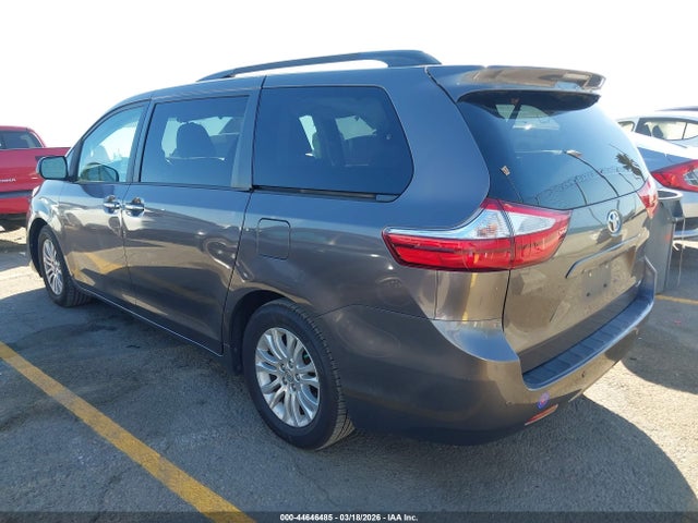5TDYK3DC5GS709484 Toyota Sienna Xle 8 Passenger