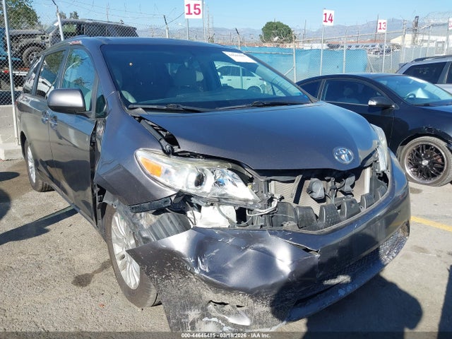 5TDYK3DC5GS709484 Toyota Sienna Xle 8 Passenger