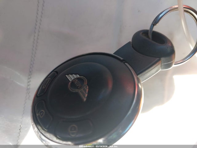 2010 MINI COOPER WMWMF3C51ATZ67108 Photo 10