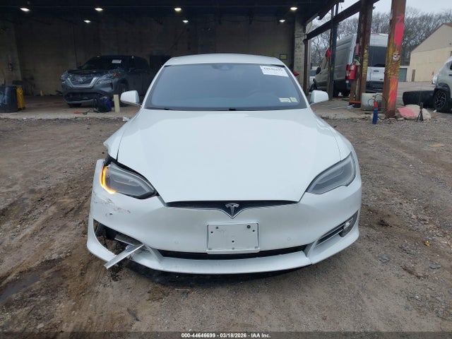2016 Tesla Model S 60d/70d/75d/85d/90d მანქანა იყიდება აუქციონზე, vin: 5YJSA1E24GF155751, აუქციონის ნომერი: 44646699
