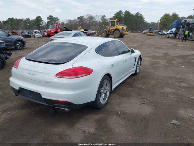 2016 PORSCHE PANAMERA WP0AA2A78GL000930 Photo 3
