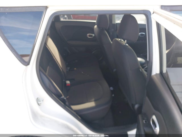 2018 Kia Soul მანქანა იყიდება აუქციონზე, vin: KNDJN2A24J7619582, აუქციონის ნომერი: 44646714