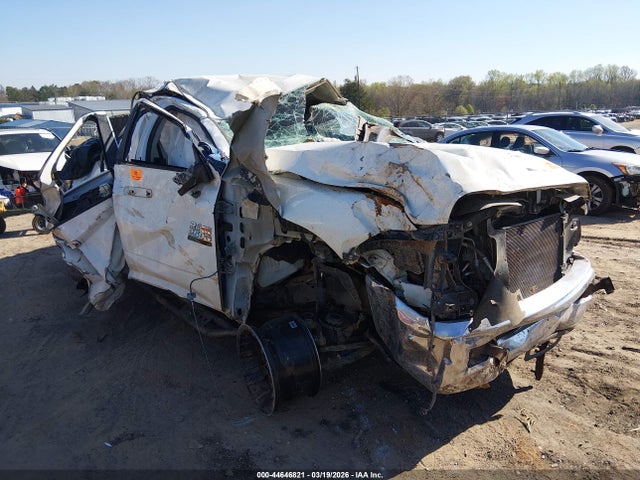 44646821 :رقم المزاد ، 3C6UR5DL3JG205082 vin ، 2018 Ram 2500 مزاد بيع