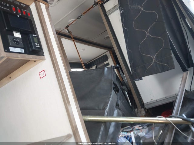 44646928 :رقم المزاد ، 5ZT3SR2B8N6109075 vin ، 2022 Forest River Sabre مزاد بيع
