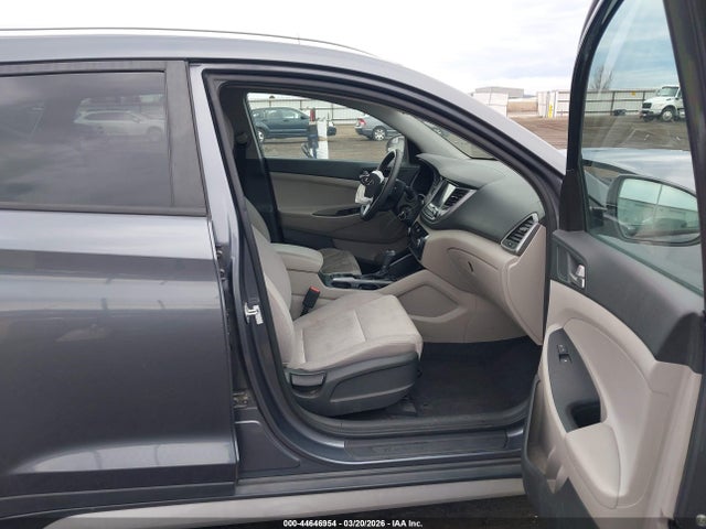 KM8J3CA49JU733880 Hyundai TUCSON SEL