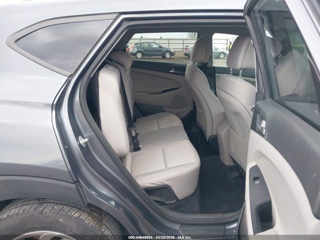 KM8J3CA49JU733880 Hyundai TUCSON SEL