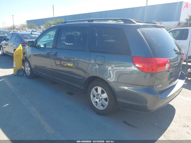 2010 TOYOTA SIENNA 5TDKK4CC3AS312229 Photo 2