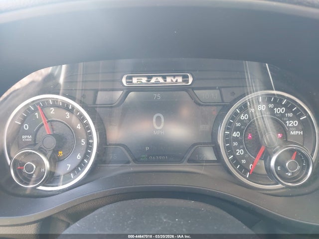 44647018 :رقم المزاد ، 1C6SRFDTXKN841844 vin ، 2019 Ram 1500 Laramie  4x4 6'4 Box مزاد بيع