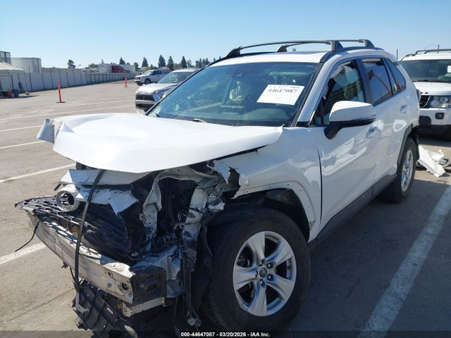 Toyota Rav4 Xle 2019 JTMW1RFV5KD507082 Image 2
