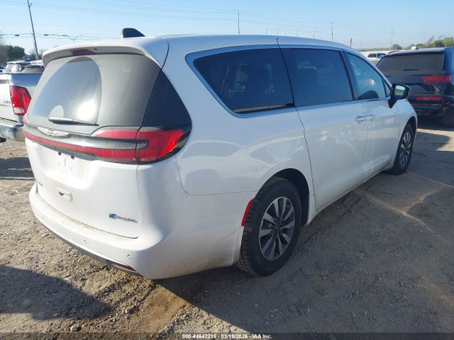2024 CHRYSLER PACIFICA HYBRID 2C4RC1S79RR121837 Photo 3