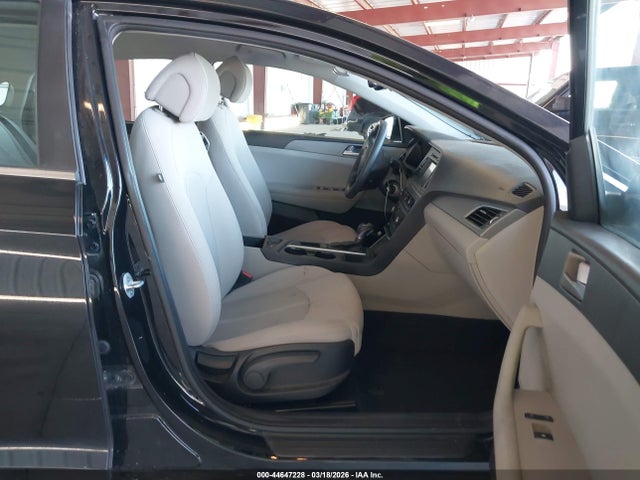5NPE24AFXGH375756 Hyundai SONATA SE