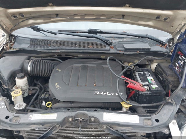 44647295 :رقم المزاد ، 2A4RR8DG1BR702978 vin ، 2011 Chrysler Town & Country Touring-l مزاد بيع