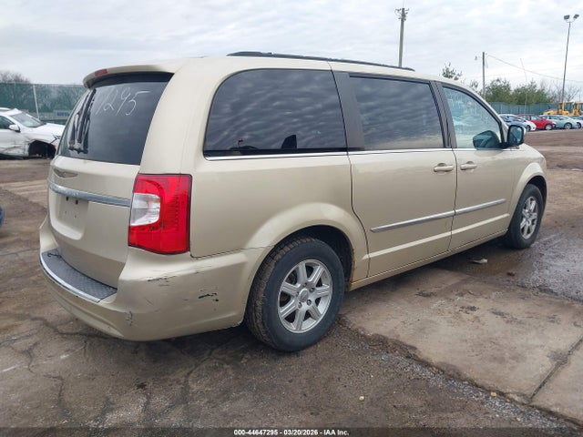 44647295 :رقم المزاد ، 2A4RR8DG1BR702978 vin ، 2011 Chrysler Town & Country Touring-l مزاد بيع