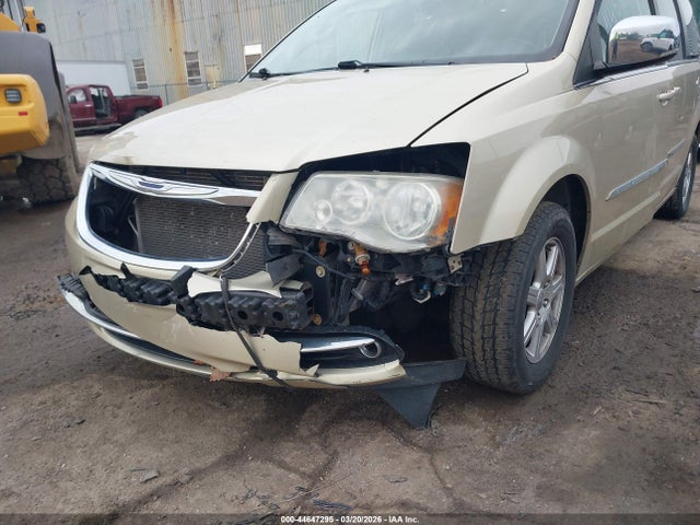 44647295 :رقم المزاد ، 2A4RR8DG1BR702978 vin ، 2011 Chrysler Town & Country Touring-l مزاد بيع